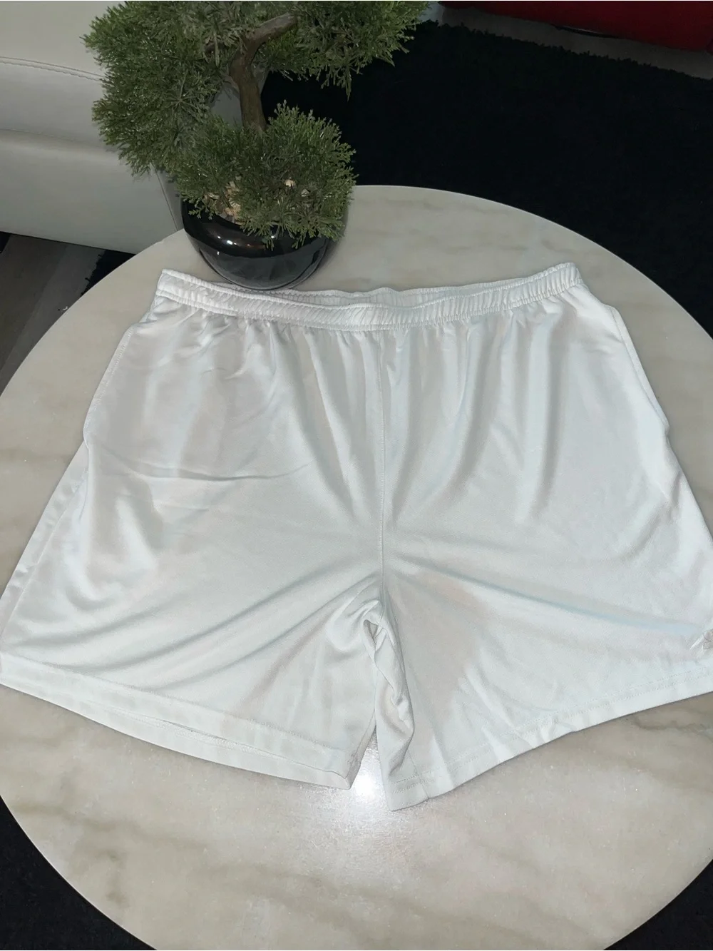 Men’s white Starter athletic shorts 2XL